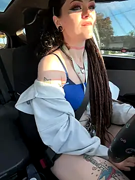 Snapshot of BlaizeyBBy chatting on 5, 11, 2025 BlaizeyBBy online show from 5, 11, 2025