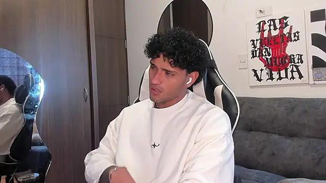 Snapshot of Alessandro_Vanni chatting on 25, 2, 2026 Alessandro Vanni online show from 25, 2, 2026