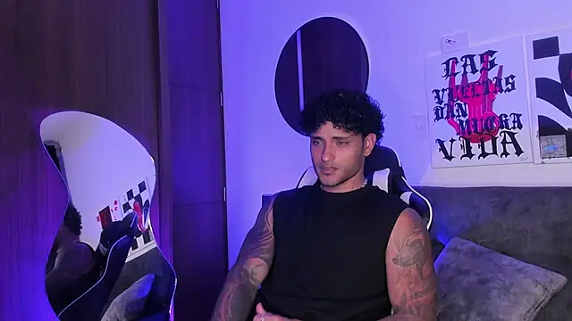 Snapshot of Alessandro_Vanni chatting on 2, 3, 2026 Alessandro Vanni online show from 2, 3, 2026