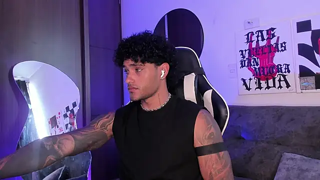 Snapshot of Alessandro_Vanni chatting on 2, 3, 2026 Alessandro Vanni online show from 2, 3, 2026