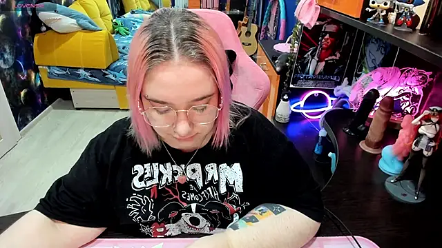 Softie Sofy online show from 19, 10, 2025