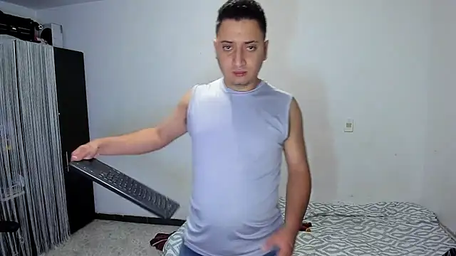 Snapshot of ares_sexxx chatting on 26, 4, 2026 ares sexxx online show from 26, 4, 2026