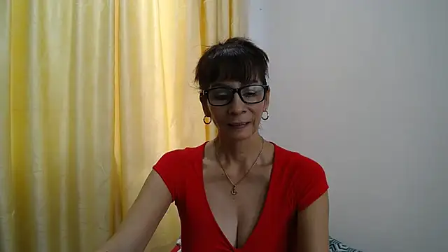 Snapshot of mommysexy16 chatting on 27, 10, 2025 mommysexy16 online show from 27, 10, 2025
