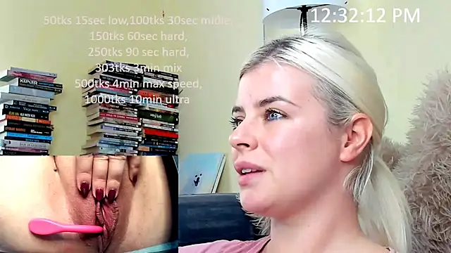 Snapshot of queenofthenighttt chatting on 20, 11, 2025 queenofthenighttt online show from 20, 11, 2025