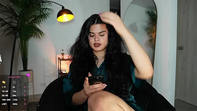 Snapshot of artechloe chatting on 4, 7, 2026 artechloe online show from 4, 7, 2026