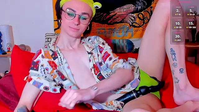 Snapshot of KatashiSenpai chatting on 7, 11, 2025 KatashiSenpai online show from 7, 11, 2025