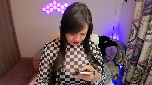 sophia grants online show from 5, 12, 2025