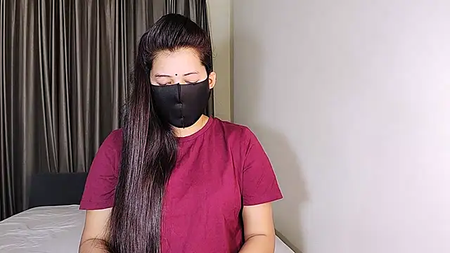 YourLovelyQueen online show from 3, 12, 2024