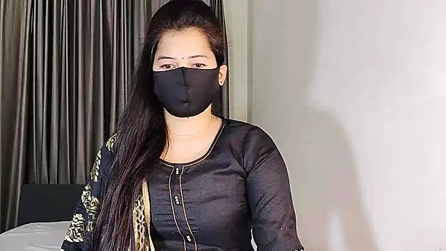 YourLovelyQueen online show from 13, 1, 2025