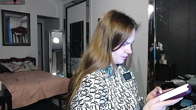 Snapshot of CindyJonson chatting on 17, 12, 2025 CindyJonson online show from 17, 12, 2025