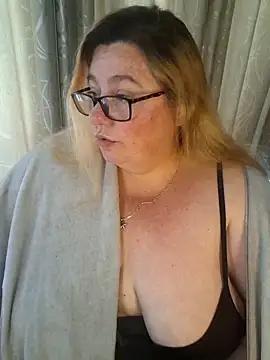 Snapshot of Iceprincess2bad4u chatting on 27, 4, 2026 Iceprincess2bad4u online show from 27, 4, 2026