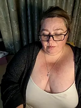 Snapshot of Iceprincess2bad4u chatting on 6, 5, 2026 Iceprincess2bad4u online show from 6, 5, 2026