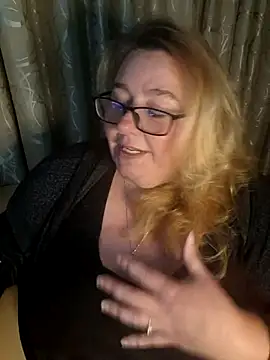 Snapshot of Iceprincess2bad4u chatting on 13, 5, 2026 Iceprincess2bad4u online show from 13, 5, 2026