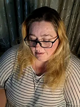 Snapshot of Iceprincess2bad4u chatting on 27, 5, 2026 Iceprincess2bad4u online show from 27, 5, 2026