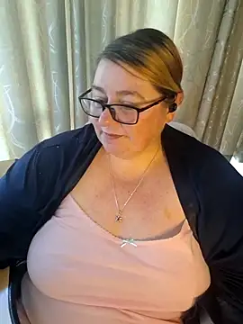 Snapshot of Iceprincess2bad4u chatting on 30, 5, 2026 Iceprincess2bad4u online show from 30, 5, 2026