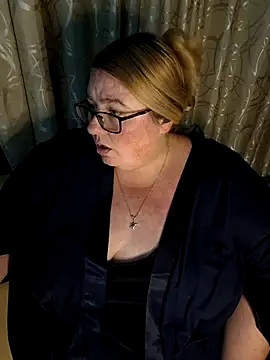Snapshot of Iceprincess2bad4u chatting on 2, 6, 2026 Iceprincess2bad4u online show from 2, 6, 2026