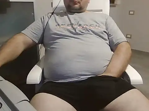 Snapshot of iron_boy80 chatting on 19, 10, 2025 iron boy80 online show from 19, 10, 2025