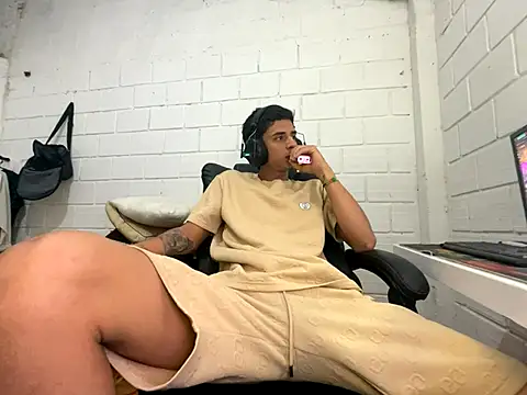 Max TheHorseDick online show from 30, 11, 2025