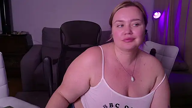 Snapshot of MargotGrey chatting on 12, 3, 2025 MargotGrey online show from 12, 3, 2025