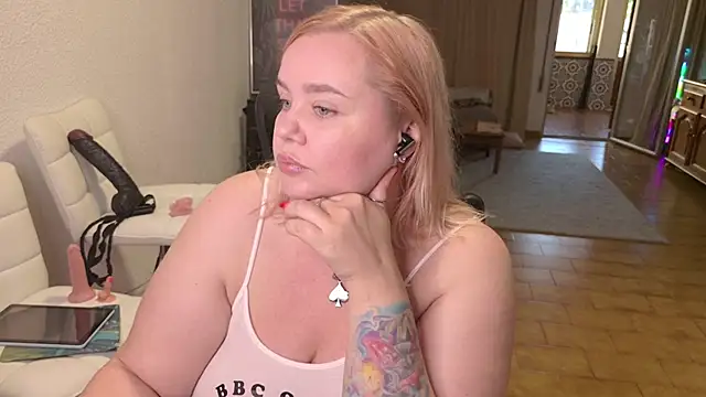 Snapshot of MargotGrey chatting on 28, 10, 2025 MargotGrey online show from 28, 10, 2025