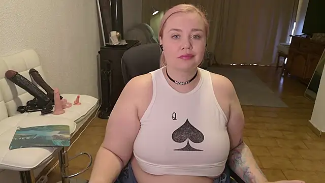 Snapshot of MargotGrey chatting on 30, 11, 2025 MargotGrey online show from 30, 11, 2025