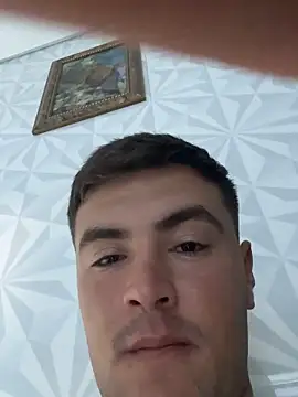 Snapshot of urielpereira chatting on 5, 4, 2026 urielpereira online show from 5, 4, 2026