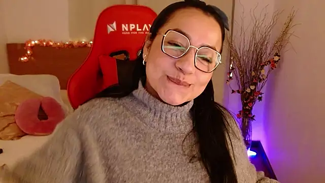 Snapshot of lucy_luu_ chatting on 4, 12, 2024 lucy luu online show from 4, 12, 2024
