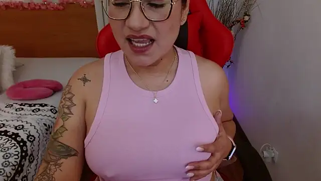 Snapshot of lucy_luu_ chatting on 12, 1, 2025 lucy luu online show from 12, 1, 2025