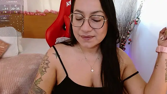 Snapshot of lucy_luu_ chatting on 23, 1, 2025 lucy luu online show from 23, 1, 2025