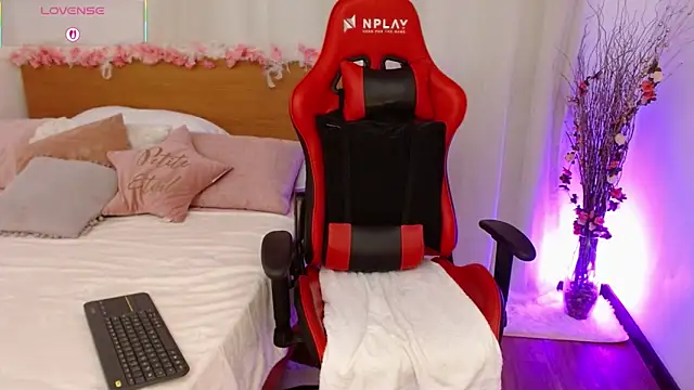 lucy luu  online show from 19, 4, 2026