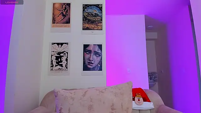 Moonlight1002 online show from 3, 12, 2024