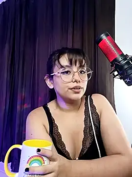 Snapshot of mary_diaz1 chatting on 4, 1, 2025 mary diaz1 online show from 4, 1, 2025