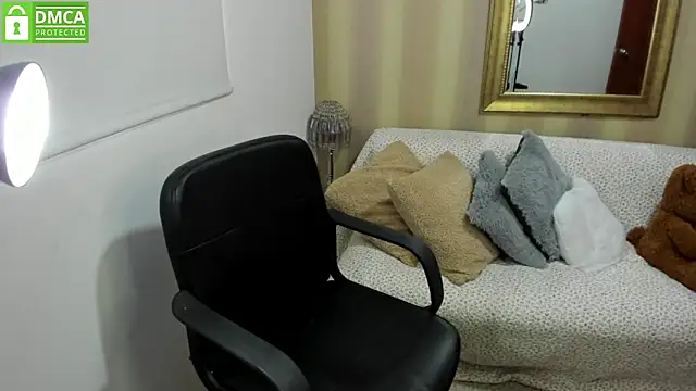 Snapshot of NicolettColin chatting on 30, 9, 2025 NicolettColin online show from 30, 9, 2025