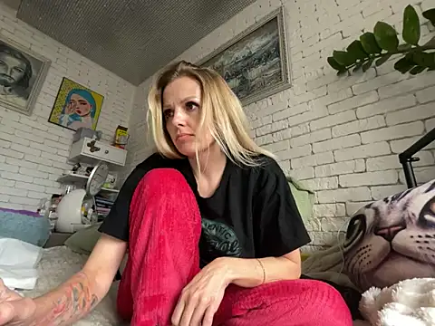Snapshot of Angel_girllovemy chatting on 5, 2, 2025 Angel girllovemy online show from 5, 2, 2025