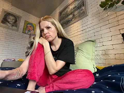 Snapshot of Angel_girllovemy chatting on 8, 2, 2025 Angel girllovemy online show from 8, 2, 2025
