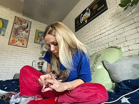 Snapshot of Angel_girllovemy chatting on 14, 2, 2025 Angel girllovemy online show from 14, 2, 2025