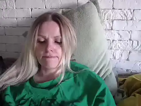 Snapshot of Angel_girllovemy chatting on 19, 3, 2025 Angel girllovemy online show from 19, 3, 2025