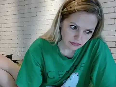 Snapshot of Angel_girllovemy chatting on 8, 9, 2025 Angel girllovemy online show from 8, 9, 2025