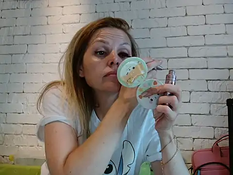 Snapshot of Angel_girllovemy chatting on 10, 9, 2025 Angel girllovemy online show from 10, 9, 2025