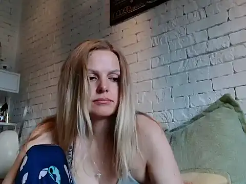 Snapshot of Angel_girllovemy chatting on 17, 10, 2025 Angel girllovemy online show from 17, 10, 2025