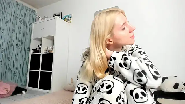 KenzieDawton online show from 10, 10, 2025