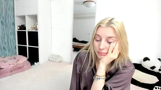 Snapshot of KenzieDawton chatting on 25, 2, 2026 KenzieDawton online show from 25, 2, 2026