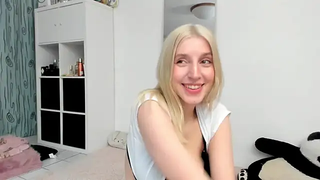 Snapshot of KenzieDawton chatting on 14, 3, 2026 KenzieDawton online show from 14, 3, 2026