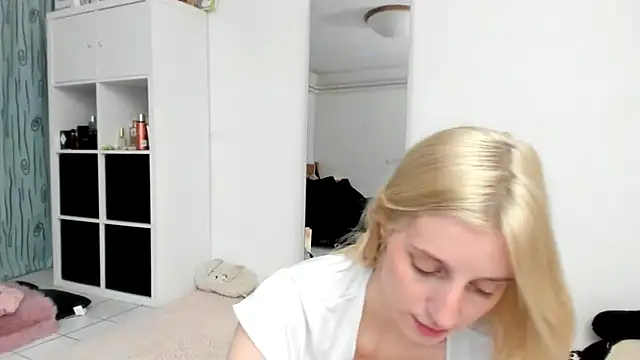 Snapshot of KenzieDawton chatting on 21, 3, 2026 KenzieDawton online show from 21, 3, 2026