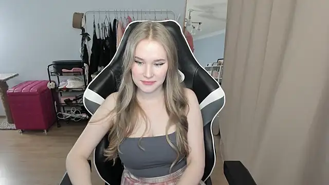 Snapshot of sexxy_potatoes chatting on 9, 10, 2025 sexxy potatoes online show from 9, 10, 2025