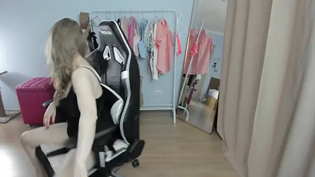 Snapshot of sexxy_potatoes chatting on 5, 11, 2025 sexxy potatoes online show from 5, 11, 2025