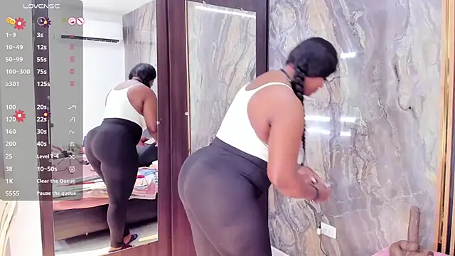 LauraSaenz01 online show from 11, 4, 2026