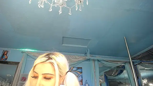 ADRIANNA FOX online show from 3, 11, 2025