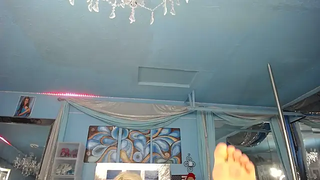 Snapshot of ADRIANNA_FOX chatting on 2, 3, 2026 ADRIANNA FOX online show from 2, 3, 2026