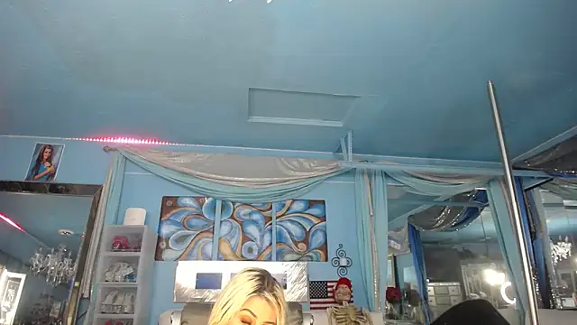 ADRIANNA FOX online show from 22, 4, 2026